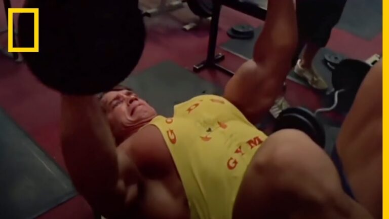Arnold Schwarzenegger luce su impresionante físico actual a los 70 años
